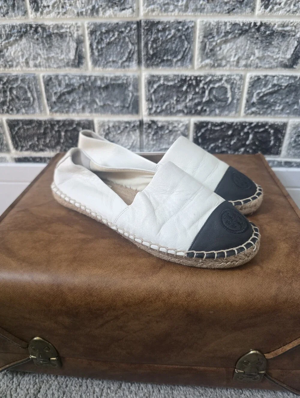 Tory Burch Women's Two-Tone Leather Espadrille Flat Size 5M